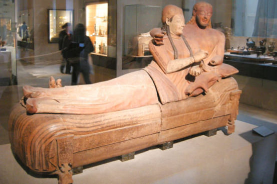Sarcofago degli sposi etruschi al Louvre