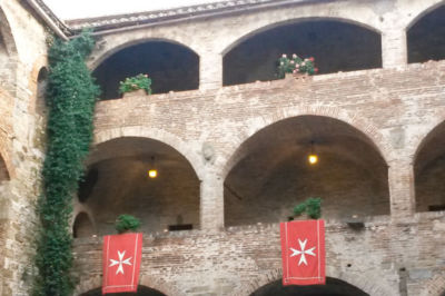 Castello di Magione - cortile