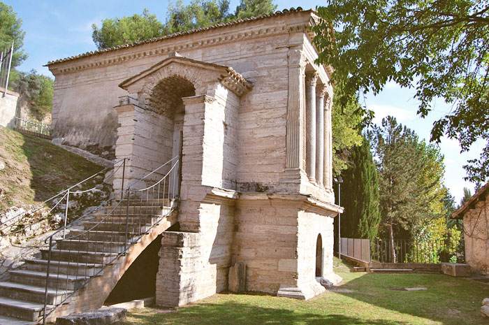 tempietto-clitunno