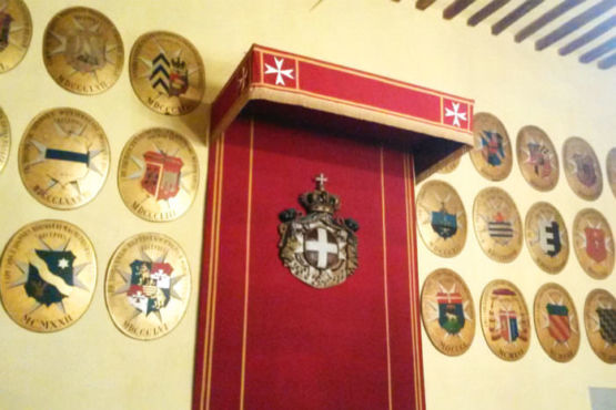 Stemma Cavalieri di Malta al castello di Magione